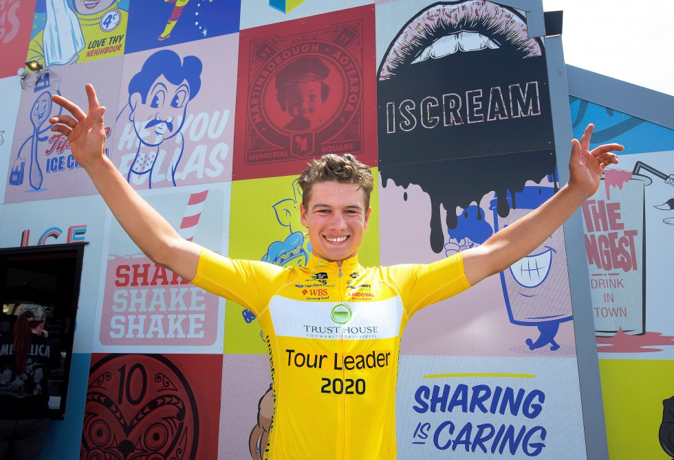 Jensen Plowright claims stage 3 with another close sprint finish. Tomorrow it's Admiral Hill......
 roadcycling.co.nz/plowright-reta… #kiwicycling #roadcycling #NZCC2020