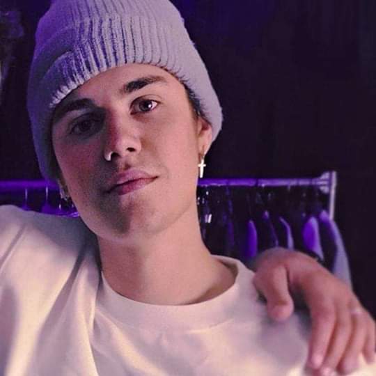 DrewMallette03's tweet photo. Esta fotito de bieber podra llegar a los docientos Rt.
@justinbieber #10000Hours #BestLyrics 
#iHeartAwards https://t.co/VaNIlw4ruV
