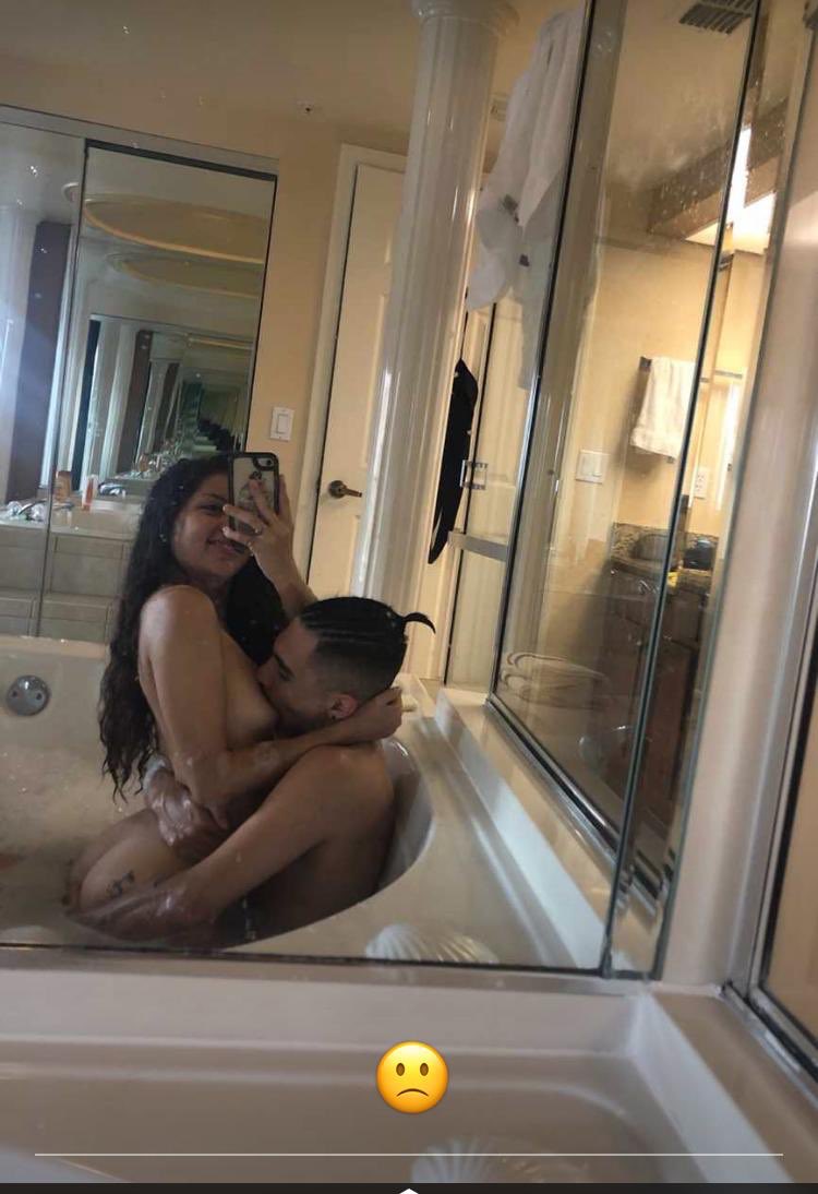 DanielBelloxx's tweet photo. Estos fuéramos nosotros pero yo no tengo jacuzzi 🤣 https://t.co/OV3isleUTq