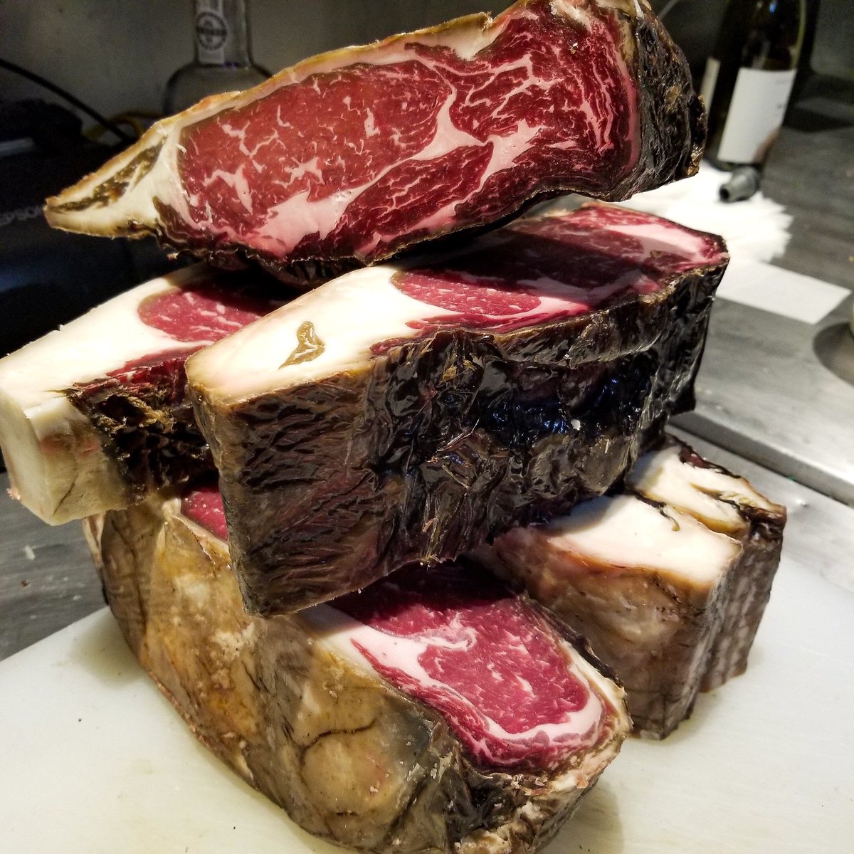intercitypackrs's tweet photo. Dry Age on Dry Age on Dry Age! 🥩 There is no denying that Certified Angus Beef is the best angus beef out there, but the dry aging process really brings it to it’s full potential, thanks to the superior marbling of course. @CertAngusBeef #BestAngusBeef https://t.co/ETBvPmW3Vc