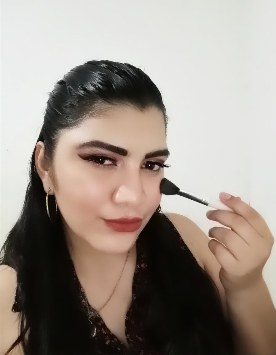 StephaniePrad19's tweet photo. Amo a mi maquillaje💄💋💜😍 https://t.co/oBZQhMO7pZ