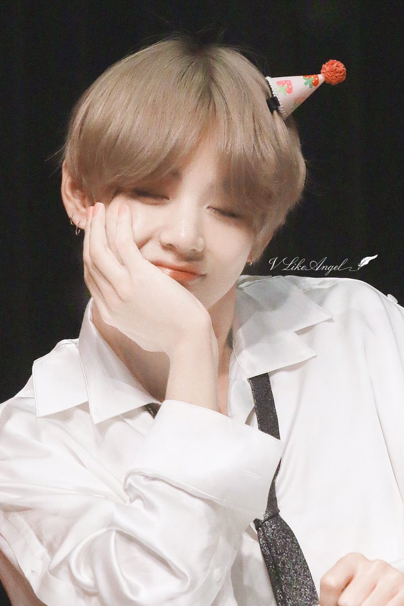 VLikeAngel's tweet photo. 171007 서초🇰🇷

태형이라는 천사야, 영원히 건강하시길 바래요.💜

#뷔 #김태형 #V #태형 #태태 #방탄소년단 #BTS #防弾少年団 #ThankYouTaehyung
@BTS_twt https://t.co/w161w5BXqP