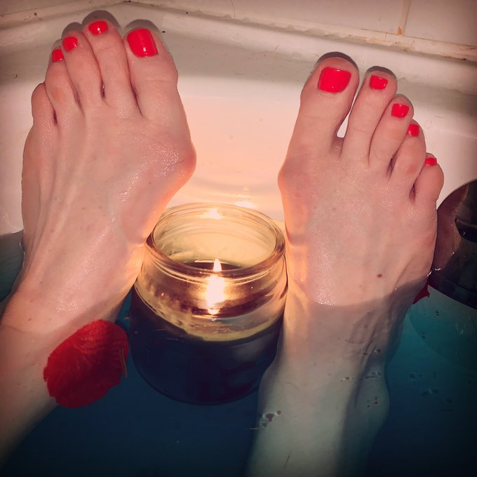 Rub a dub dub come join me in my tub 😏 #bunionbabes #bunions #bunionette #bunion #bunionfetish #bunionfetish<a href="/tag/bunionbabes"class="tags">#bunionbabes</a><a href="/tag/footfetish"class="tags"><span>#footfetish</span></a><a href="/tag/foot"class="tags"><span>#foot</span></a><a href="/tag/footfetishnation"class="tags"><span>#footfetishnation</span></a><a href="/tag/footslave"class="tags"><span>#footslave</span></a>