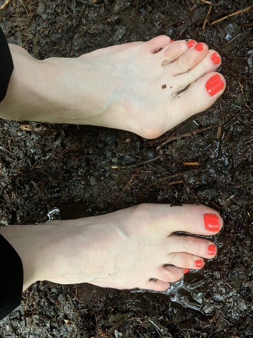 Go click the link in my bio to get dirty with me #bunionbabes #bunions #bunion #bunionfetish #bunionfetish<a href="/tag/footfetish"class="tags"><span>#footfetish</span></a><a href="/tag/foot"class="tags"><span>#foot</span></a><a href="/tag/footfetishnation"class="tags"><span>#footfetishnation</span></a><a href="/tag/footslave"class="tags"><span>#footslave</span></a>