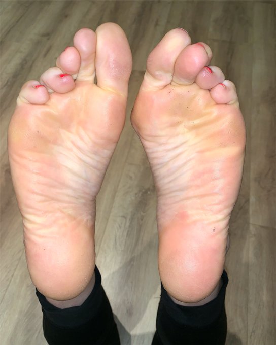 Whose a fan of overlapping toes 😏👅 https://t.co/p6mYRV2v4H<a href="/tag/footfetish"class="tags"><span>#footfetish</span></a><a href="/tag/foot"class="tags"><span>#foot</span></a><a href="/tag/footfetishnation"class="tags"><span>#footfetishnation</span></a><a href="/tag/footslave"class="tags"><span>#footslave</span></a>