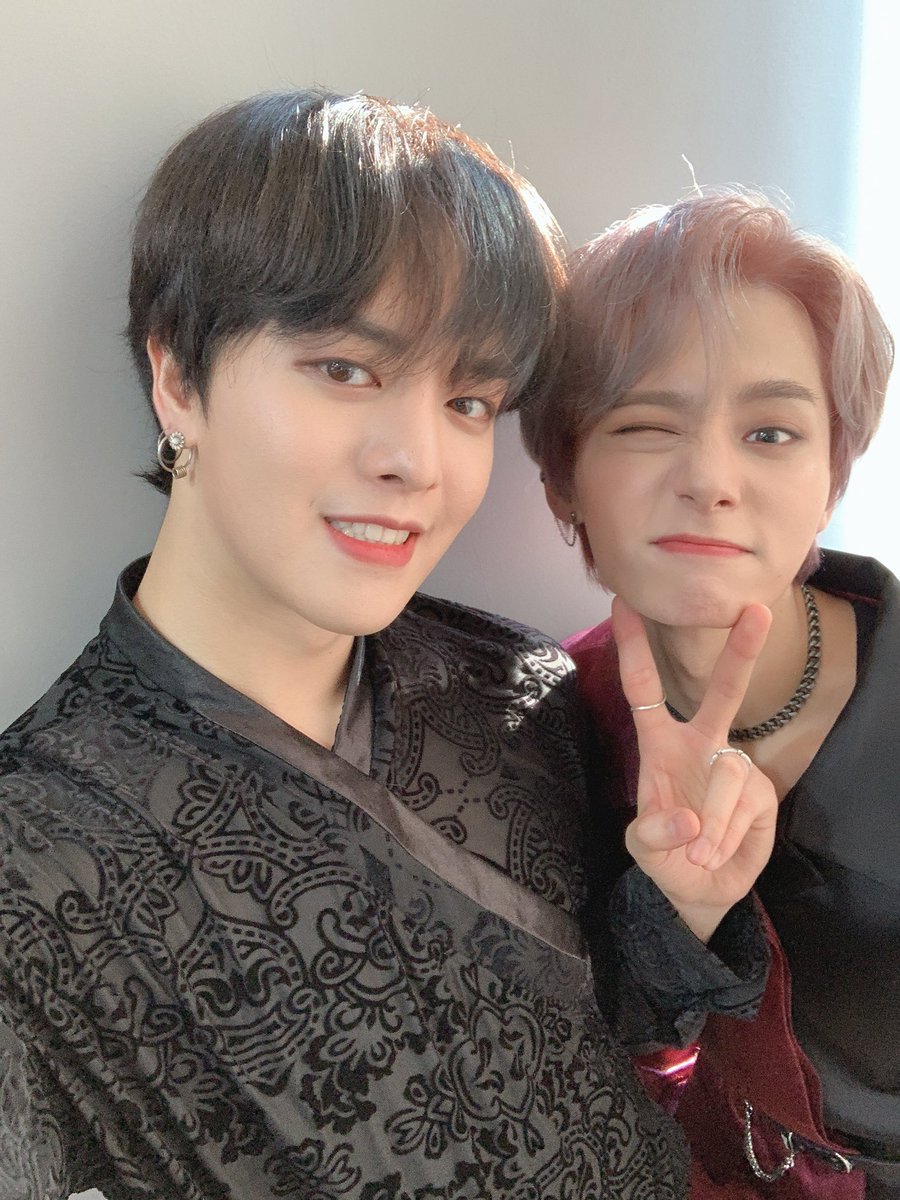 official_ONEUS's tweet photo. [#RAVN] 냐흥!! https://t.co/wddTA4yPXc