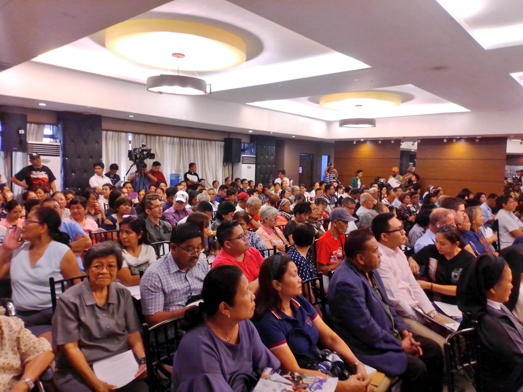 karapatan's tweet photo. Rights groups and peace advocates gather at the Assembly for Peace here at the Quezon City Sport Club to call for the resumption of the peace talks between the government of the Republic of the Philippines and the National Democratic Front of the Philippines. #PeaceTalksItuloy https://t.co/Od9wyWGRtY