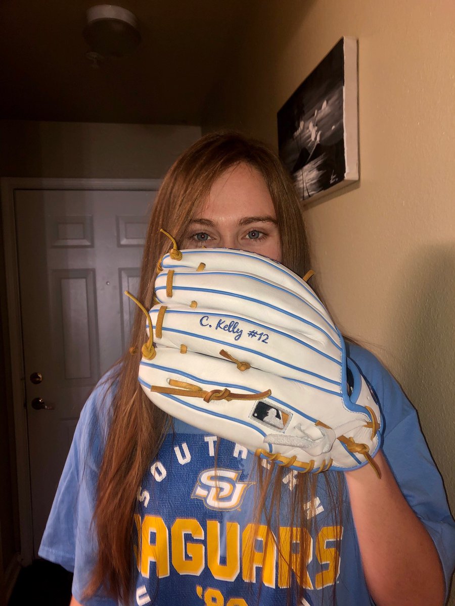 _NikkiKelly's tweet photo. When your DI softball player receives the custom glove that she got to design; in her school colors with her name, number, and school logo on it. Thanks Southern University! #gojags https://t.co/SC9v37znBa