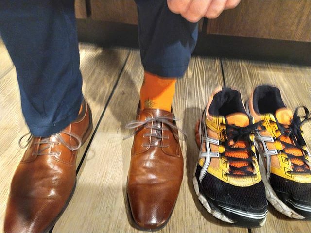 Sporty gegen Business - Hauptsache orange und Obst🍍

Heute <a href="/gruene_woche/">Grüne Woche</a> !