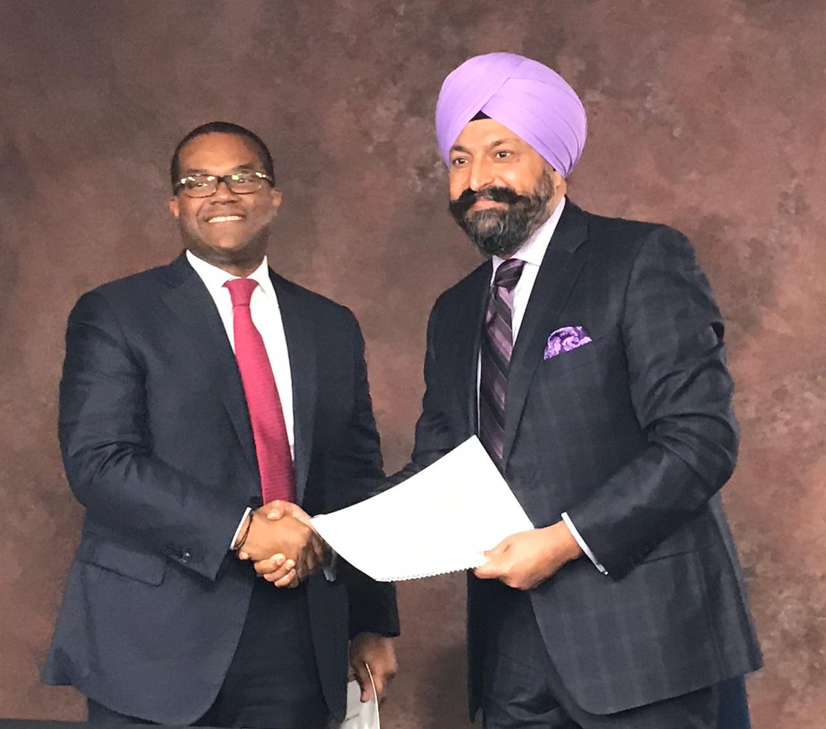 OracleFS's tweet image. Happy that Atlantic Financial Group selects Oracle Financial Services for its #coretransformation, #digitaltransformation and expansion across multiple countries in French-speaking Africa region. Kudos to #teamOracleFS for starting 2020 on a winning note! 

#BetterBanking