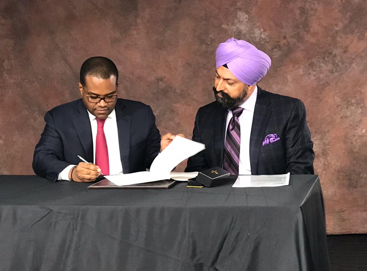 OracleFS's tweet image. Happy that Atlantic Financial Group selects Oracle Financial Services for its #coretransformation, #digitaltransformation and expansion across multiple countries in French-speaking Africa region. Kudos to #teamOracleFS for starting 2020 on a winning note! 

#BetterBanking