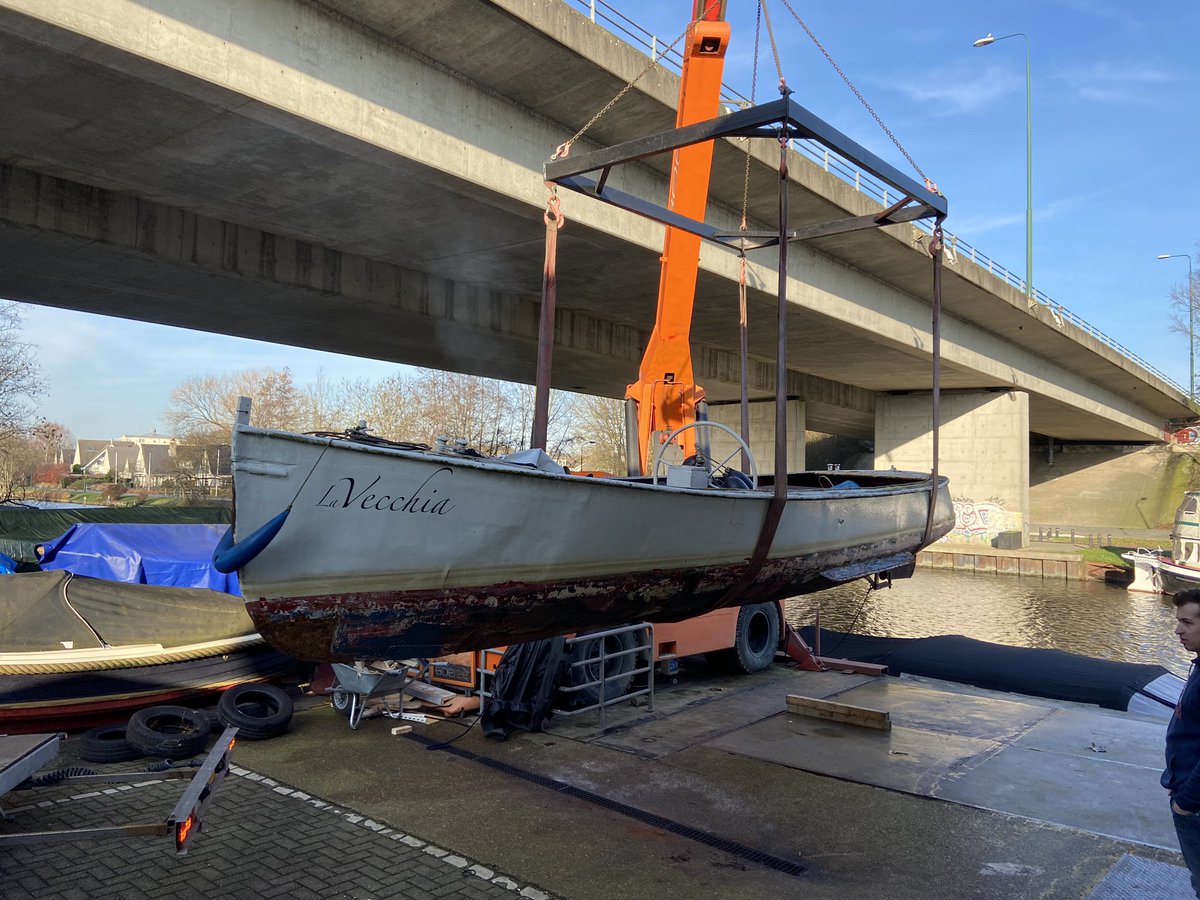 Ons nieuwe project. We gaan La Vecchia uit 1905 weer in ere herstellen en aan de vloot toevoegen. Je bent welkom om te komen kijken. #klassieker #salonboot #vecht #varenindewinter #varen #opknappen