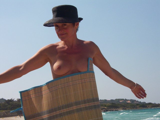 sunnybeachdays2's tweet photo. #tits #boobs #breasts #perkies #tinytits #smallboobs #nipples #naturists #nudists #amateurs #amateurcouple #beachnude #naked https://t.co/BWKOv1F8Y5
