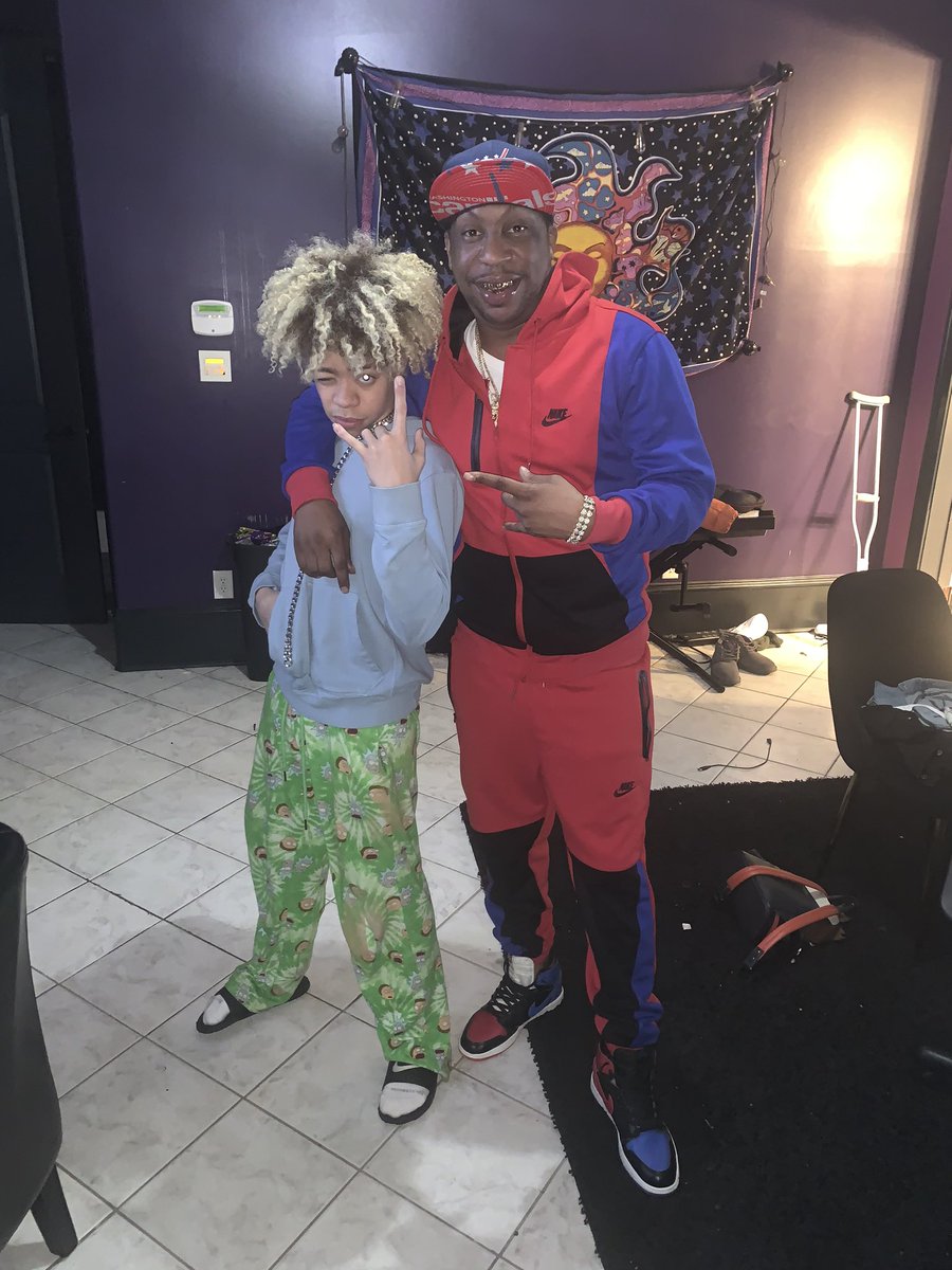 Late night session wit <a href="/TheNextKing10/">King C'andre Harris</a> we ain’t worried bout shit but music over here!!🔥🔥🔥💯💯💯