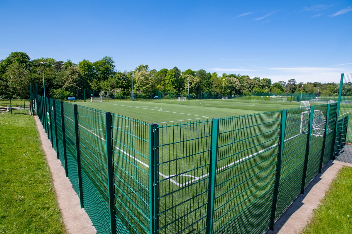 AFCHilton's tweet photo. #AFC #Training #tonight 5.00-6.30pm 💙🖤💪🏼 https://t.co/EqITcAhPP2
