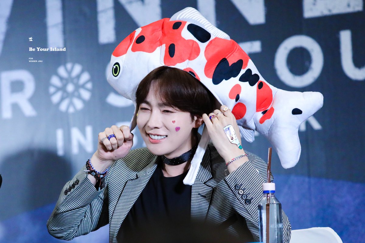BeYourIsland_JW's tweet photo. 200110 방콕팬싸 #김진우 #위너 HQ

🐰🐠❤️@official_jinu_ https://t.co/B3QDV2Gdai
