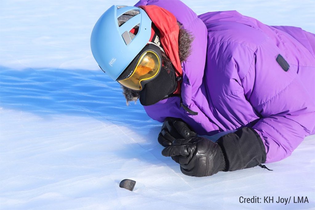 Field guide Taff points towards one of the newest finds (a whole stone with a rollover lip).