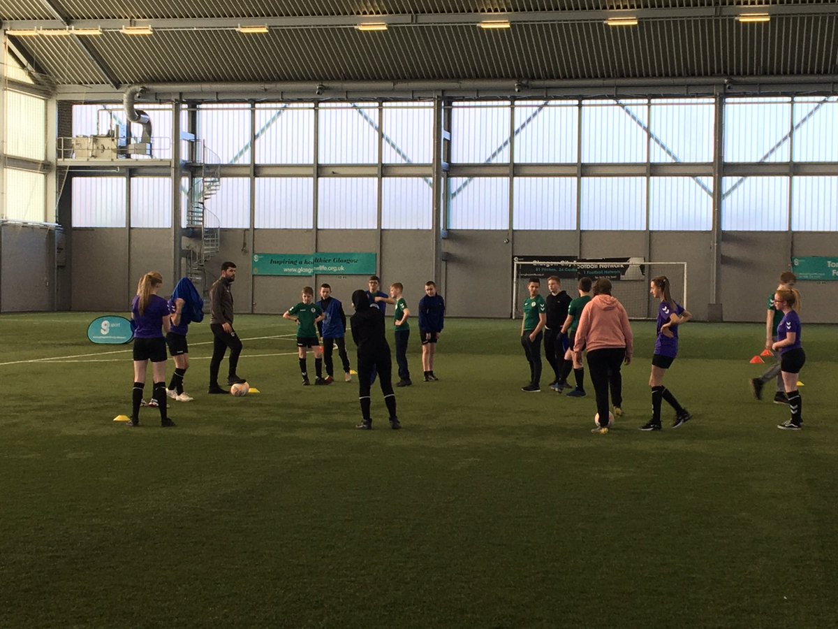 RAInclusion's tweet image. So proud of the pupils who went to Toryglen today to complete the Reading the Game programme. Fantastic ambassadors, willing footballers &amp;amp; lovely company. Great to see so many parents/carers too. Thanks for supporting us. Well done all😊 #Partnership @RosshallReads @RosshallCL