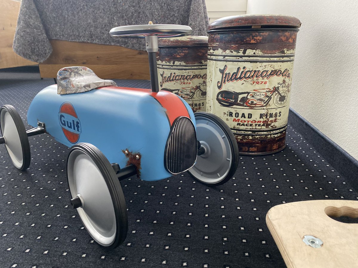 CollabDesignCH's tweet photo. Ein weiterer seriöser CAS Kurstag Arbeit 4.0 🤪 #ikfnewwork #digitalcollaboration @ikf_lucerne https://t.co/9pbqqD9Y1P