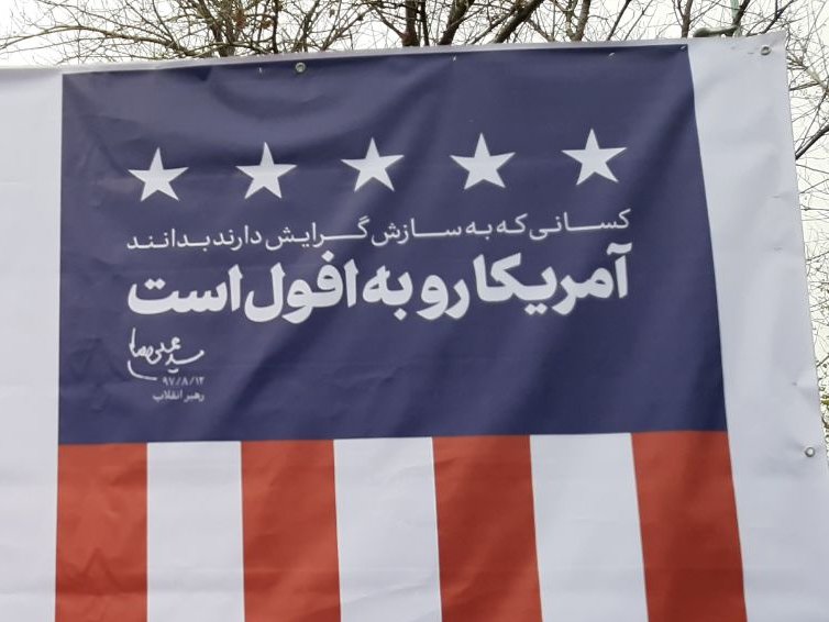 m_shojae1's tweet photo. از شاخصه‌های'قلب سلیم
روح جهاد و مقاومت است!

همانکه پیامبر فرمود
صبح نمی‌کند مگر که همتش،رفع هموم مسلمین است! 

چه زیرکانه فرمودند؛ 
"نه‌��زه نه‌لبنان"قطعاً صادره از روحی‌‌‌ست که
|نه برای مسلمانان دیگر|، حتی برای ایران
|جان که هیچ|، از راحتی‌اش نمی‌گذرد!

#ملت_مقاومت_علیه_آمریکا https://t.co/F79qL1Fd87