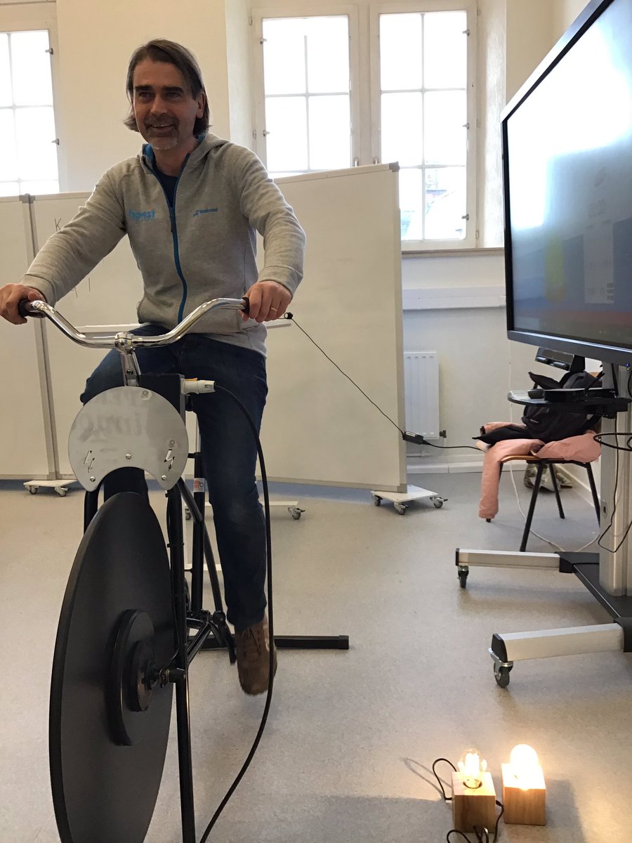 HowestBASO's tweet photo. On the energy bike #howest
#lerarenopleiding
#educatievebachelorsecundaironderwijs
#dlabprojectday2
#echteinfluencer
#ikwordleraaraanhowest https://t.co/bO8Xjl8sYe