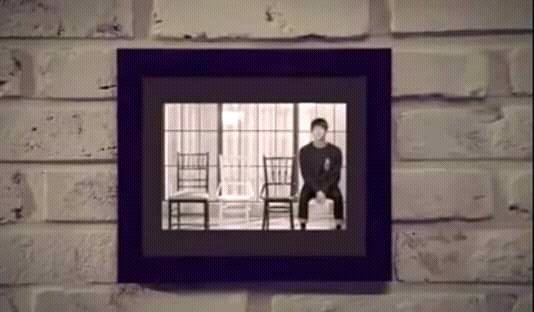 Evanjk144's tweet photo. Hay una teoria que dice donde SeokJin podria padecer de Esquizofrenia como Nina (la chica de la pelicula del cisne negro) y podria ser cierto.
Ya que antes en algunos MV seokJin aparentemente esta con los chicos perp en realidad esta solo.
@BTS_twt #BlackSwan https://t.co/4jhKLGE3h1