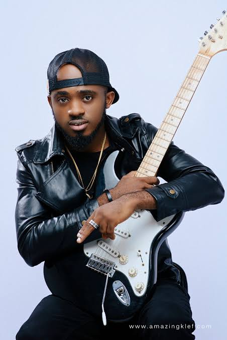 jayfmjos's tweet photo. NP ▶️ 
🎼🎼 
#veryconnected @FIOKEE

📢 #Jayafternoonexpress with @PedroOmobolaji @OcholiEva &amp; #Thehappygang @Makiiejay @RikieRay @OchanyaOnu on air now!

🎧🎧 @FunkyDjBrown 🔥💯💯

📻 🔊 #Jayfmjos #freakyflyfriyay https://t.co/0D5uPb2xps