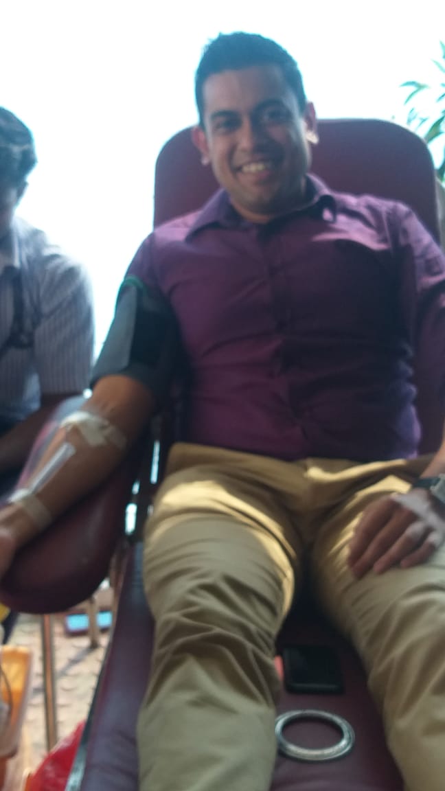 IDeaS_TechCen's tweet photo. #RedFlagMovement is when a community of selfless individuals come together to donate a part of themselves. Here’s @anand4nishant, @rohittalwar8, @adityatungar11 and Shashank Vashishtha participating in the IDeaS #BloodDonation Drive to save lives of people they will never meet. https://t.co/3T6dHfC5XE