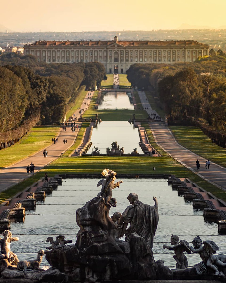 The Royal Palace of Caserta, the last great expression of the Italian Baroque!
This amazing #UNESCO World Heritage Site is just 40 min by train from #Naples... 👉 bit.ly/Royal_Palace_o…
#TreasureItaly <a href="/reggiadicaserta/">Reggia di Caserta</a>
📷 IG andreagionti