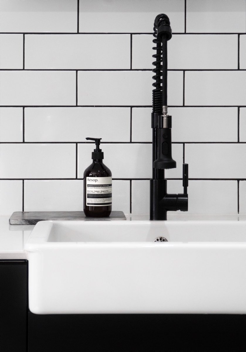 vmvstudios's tweet image. The kitchen. 🏴 #interiordesign / @aesopskincare