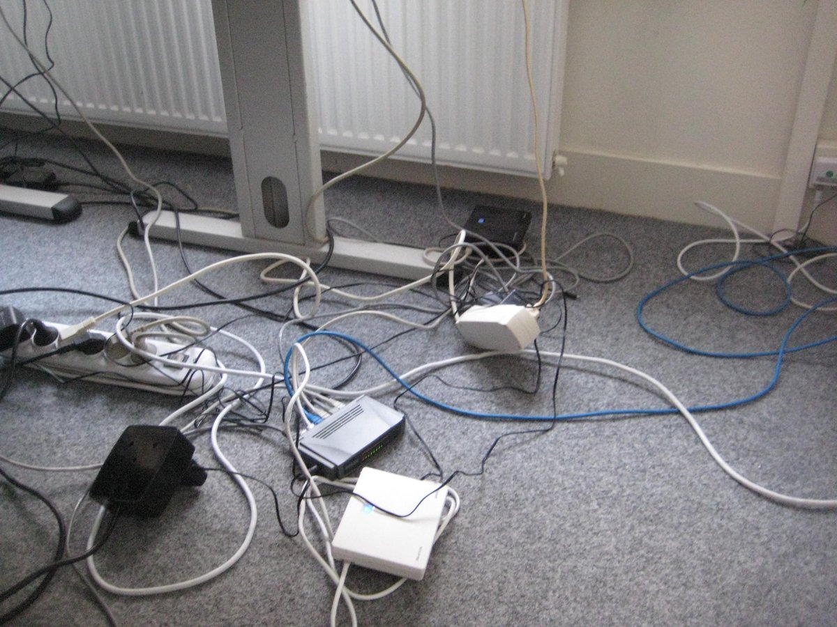 Weg met die kabelspaghetti onder je bureau.
Lees snel onze nieuwe blog.
roodbeen.nl/kabelmanagemen…
#werkplek #nijkerk #kantoor