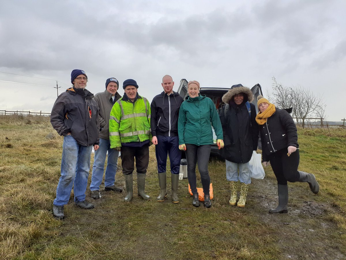 CLKirklees's tweet photo. Great morning planting trees with @riverholmeconnections. #learning #hedgerow #coldbuthappy thanks Andrew for organising. Thanks the CLEAR outdoorsy gang! https://t.co/2E3HQJdEXE