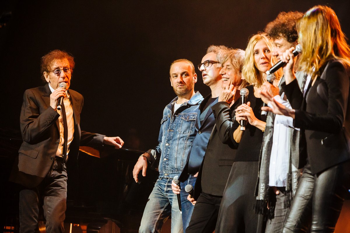 🎤❤️ Depuis 10 ans Alain Souchon soutient fidèlement <a href="/Alzh_Fondation/">Fondation Recherche Alzheimer</a> aux côtés de son fils Pierre Souchon. Elégance et Générosité. Retrouvez-le à l'occasion de notre XVème Gala le 23 mars à <a href="/OLYMPIAHALL/">L'Olympia</a> 🥊#alainsouchon #mettonsalzheimerko