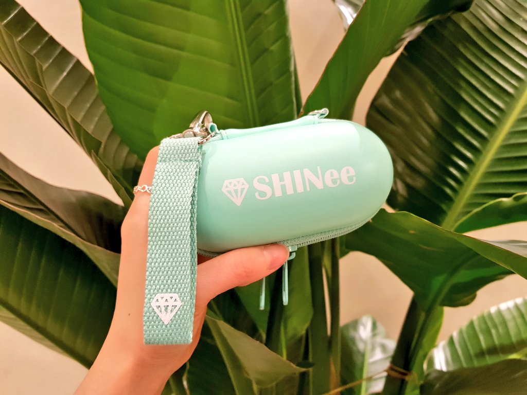 shinee_pouch's tweet photo. 착용하니까 더 귀엽죠??💙
달랑달랑 하나만 들고 다녀도
기분좋아지는 케이스예요!😍
반지는 이미 내 몸에 일부가 되었답니다 ㅋㅋ
손보면서 매일 진기 생각하기 🎉

✔국내폼
https://t.co/lP3bQYxxGG
✔Overseas form
https://t.co/ZbTcmiezGl

내일(18일) 마감합니다! 💎
#샤이니 #SHINee https://t.co/D1UrzcLovP