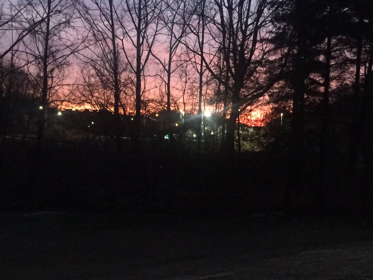 Howdybeme's tweet photo. Morning sunrise https://t.co/jvsI3sugDn
