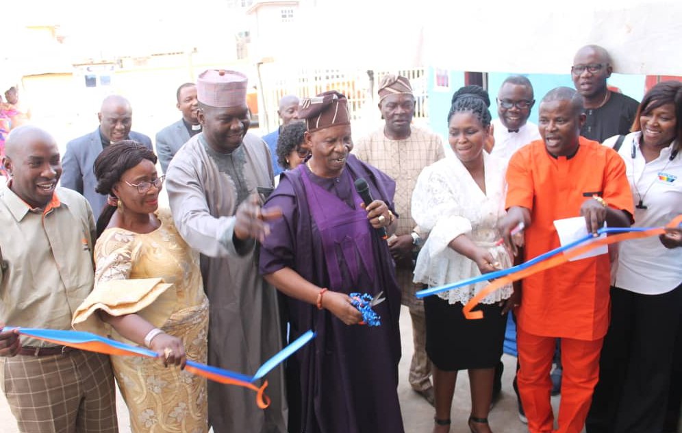 Bergerpaintsng's tweet photo. The official opening ceremony of the Berger Colour World at Elebu Market Road, Oluyole Extension, Ibadan.
#Bergerpaints #Bergerpaintsnigeria
#Coloursoflife #Coloursofnaija
#Bergercolourworld #Colourworld https://t.co/tAnPMSFU9l