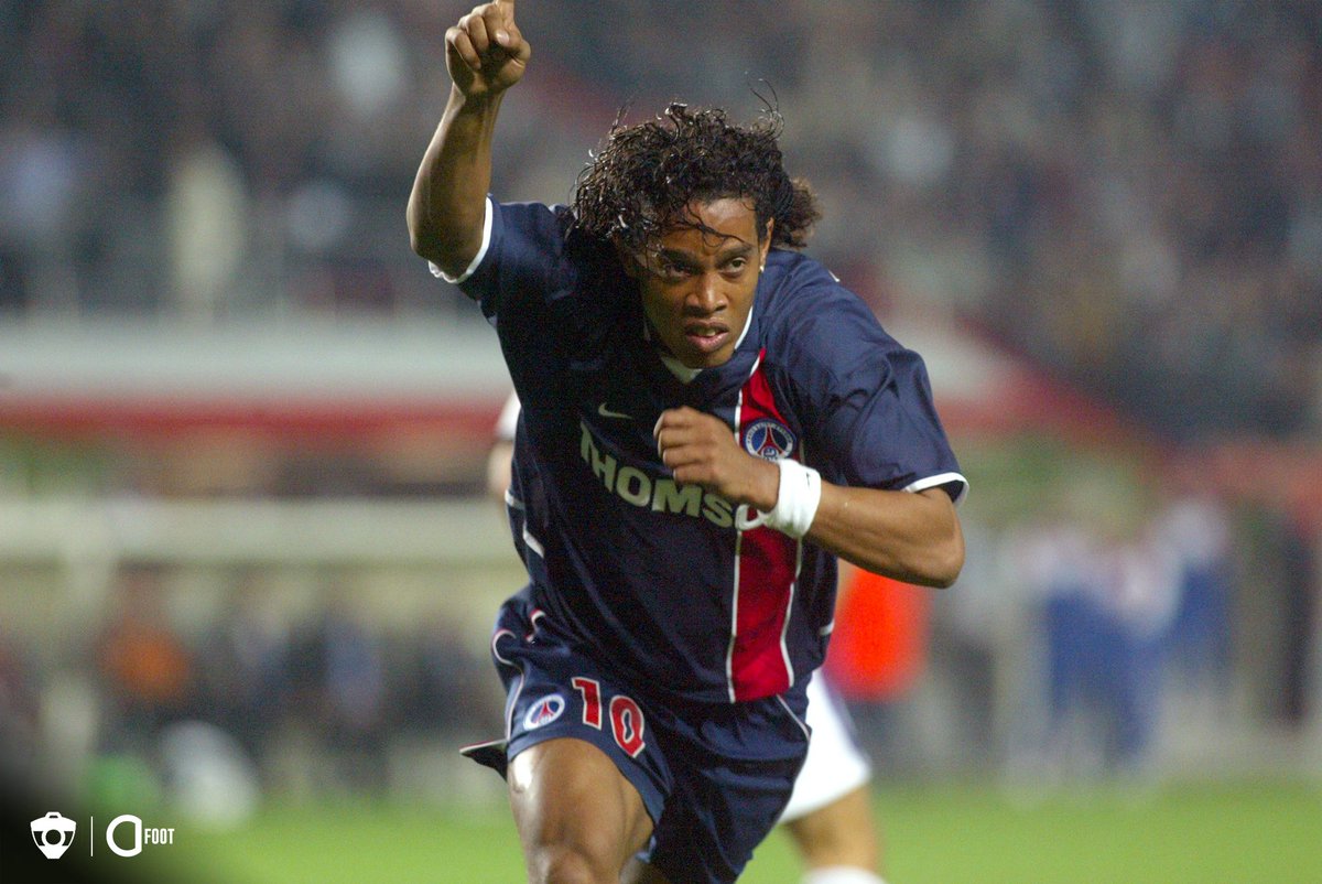 ActuFoot_'s tweet photo. Il y a 19 ans jour pour jour, Ronaldinho signait au PSG. https://t.co/xbKUN2pPZm