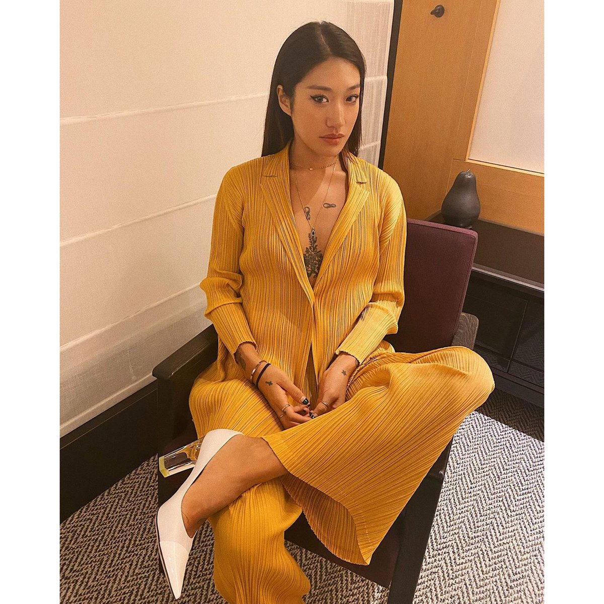 jimmychoo's tweet photo. Spotted: Song Qian, Peggy Gou and Yoyo Kulala wearing the #JIMMYCHOOXYKJEUNG collection featuring the LOVE heel and BLOAFER flats
https://t.co/b7uI0dQma7 https://t.co/1OwA7s1K6r