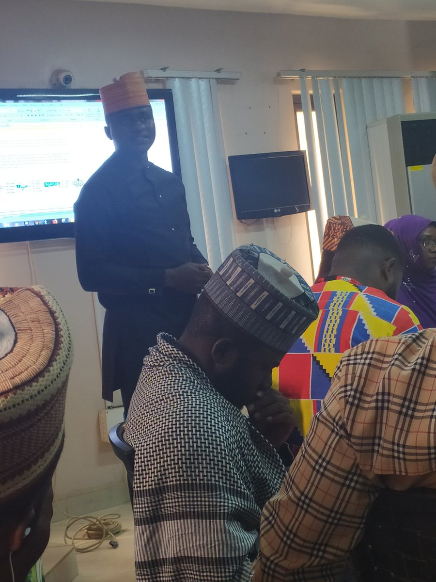 walepella's tweet photo. Content is Key, but Engagement is Queen; and guess what,.....the Lady rules the house. In Media marketing, engage your clients into seeing through your eyes.
#Mediapreneur
#Advertising2020
#BusinessOnRadio https://t.co/XvZeJwvn8E