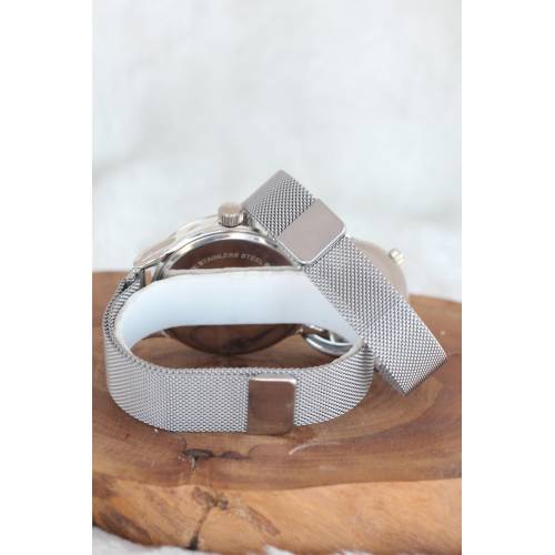 Silver Hasır Metal Mıknatıslı Kordonlu Sevgili Saatleri 

Kombinlerinizi Silver Hasır Metal Kordonlu Sevgili Saatleri ile detaylandırın.

ÜRÜN KODU:519858888

NOT: ürün kodunu gitti gidiyorda aratarak ürüne kolaylıkla bulabılırsınız