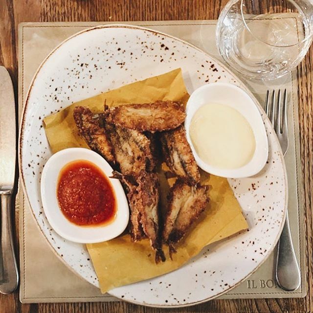 TuscanBistro's tweet photo. Our most popular and tasty starter: fried anchovies and homemade mayonnaise and tomato sauce.
Yum!
#ilborrotuscanbistro #firenze #florence #florenceeats #florencefood #eatinfirenze #firenzetoday #florencefoodies #visitflorence #ristorantifirenze #tuscan… https://t.co/SkasGDO3T5 https://t.co/AwFXW8huRP