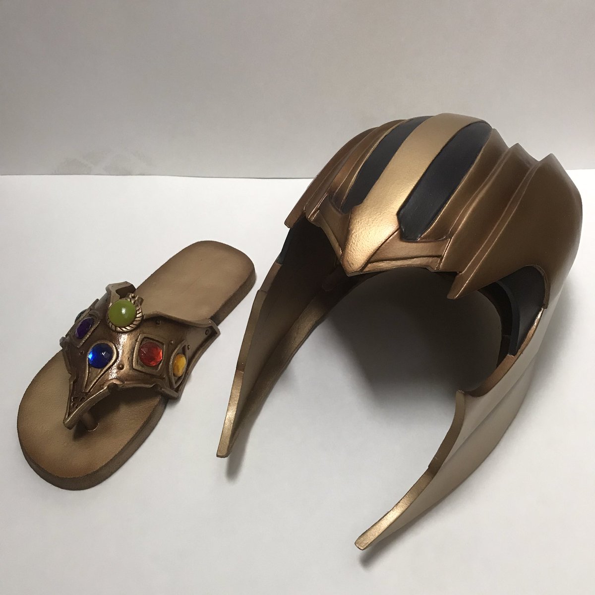 pr_props's tweet photo. #infinitychancla #thanos #helmet #prprops #foam #foamsmith #gold #prop #titan #infinity #mohrigan https://t.co/DlsvwOJSlW