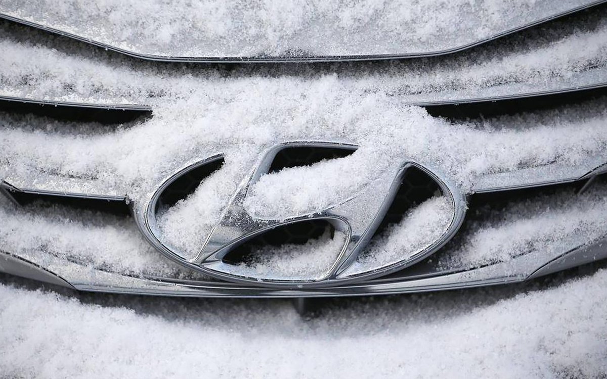 HLiderdai's tweet photo. 📌Liderdai te recuerda para que el 🌡️Invierno no te frene😨 
  
❄️Consulta info estado carreteras, tiempo
❄️Cadenas para nieve
❄️Depósito/Batería 100%
❄️Anticongelante
❄️Dispositivos móviles y batería
❄️Ropa de abrigo

👇Accesorios #Hyundai
https://t.co/zUZ9wqVZSC https://t.co/QJo7inE36K