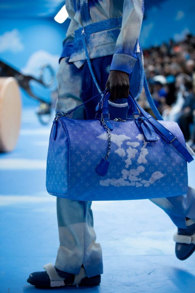 InfoNeomag's tweet photo. The #LouisVuitton show by #VirgilAbloh at #ParisFashionWeek was a surreal sight for the eyes.
😍: https://t.co/jzZi6OLS3z
@LouisVuitton @LouisVuitton_IT @virgilabloh #PFW #pfwm #Mensfashion https://t.co/Hs1qNN4MKE