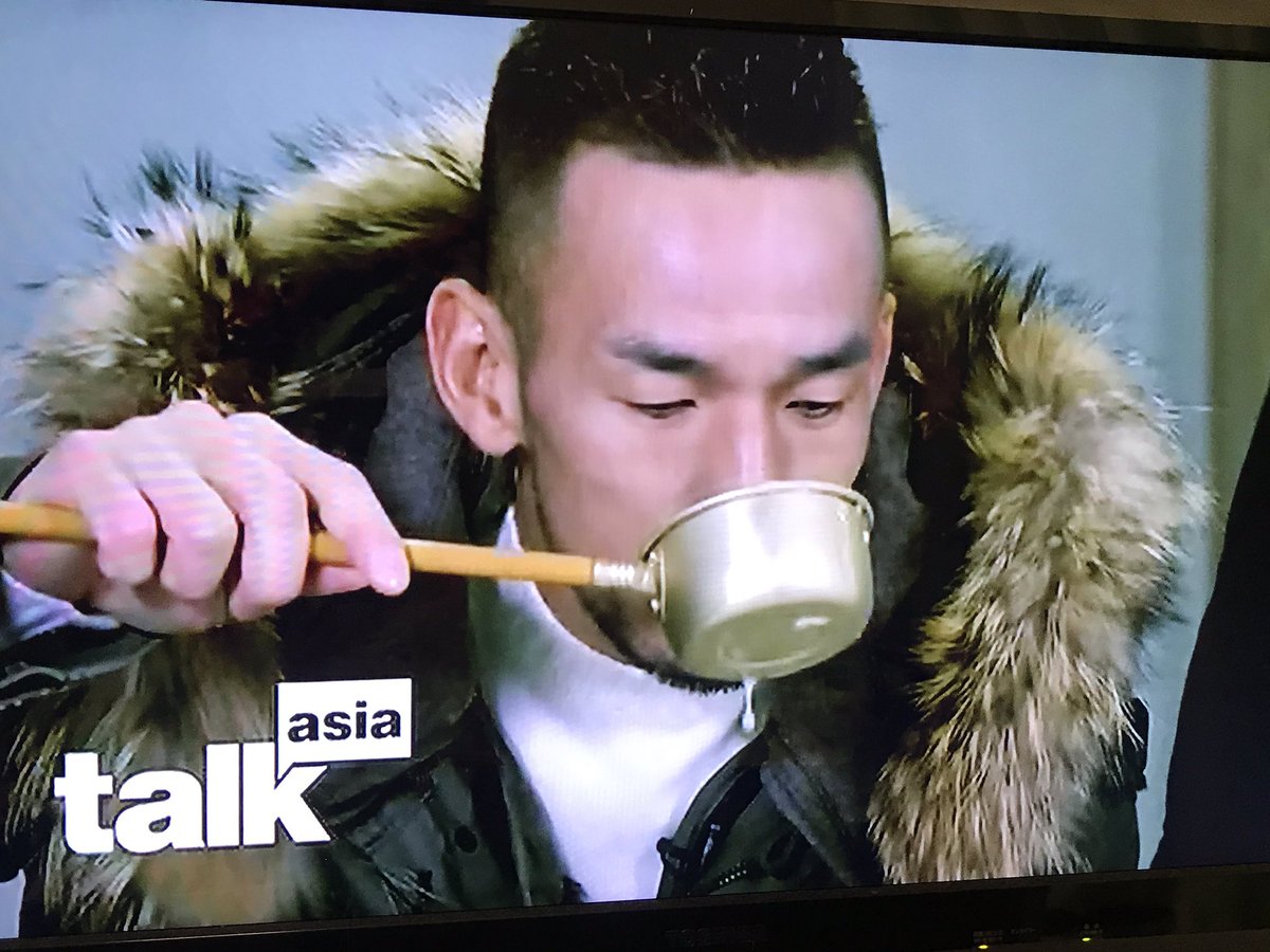 emitaru_2igrek's tweet photo. なんとか天気が崩れる前に帰宅
テレビを付けたら、またしても #中田英寿 さんが出演する番組の予告が
やはり再放送なのね
録画予約も完了!
日本酒好き、ヒデさん好き、サッカー好きとしては、楽しみすぎる…
#CNN #TALKASIA #日本酒 https://t.co/Rnm59Rpcdu