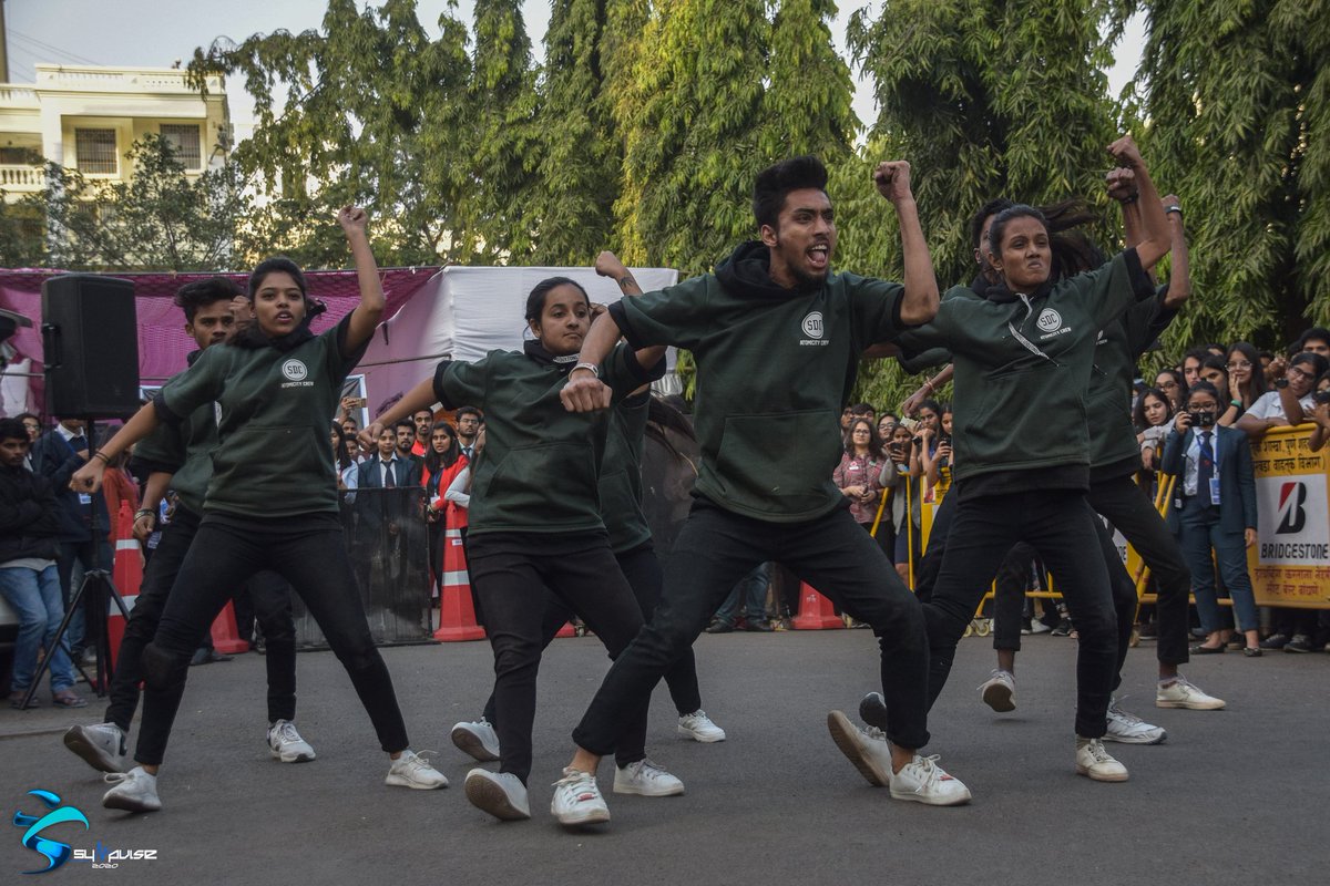 SympulseFest's tweet photo. Day 1 at Sympulse'20
{ #Sympulse2020 #PassonthePulse #CulturalMedley #Sympulse #College #Fest #Pune #India #AcademicSummit #BigArt #StreetDance #ArmWrestling #EDM #Events #Ananya #Headlines #Symulate #SIMUNC #Sprint } https://t.co/TOa2RBbXhs