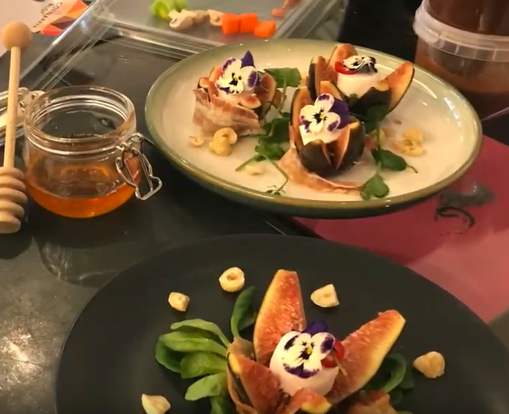 Het kan dus wel!  @de_smaakman  en 15 chefs van zorgorganisaties kwamen bij elkaar bij gastheer <a href="/koppertcress/">Koppert Cress</a>  en kookten de sterren van de hemel. Hun verhalen en recepten worden gebundeld in het #greendeal <a href="/DuurzameZorg/">Green Deal Samen werken aan Duurzame Zorg</a>   kookboek van <a href="/EtenWelzijn/">Stichting Eten+Welzijn</a> . Dat wordt #duurzaamsmullen.