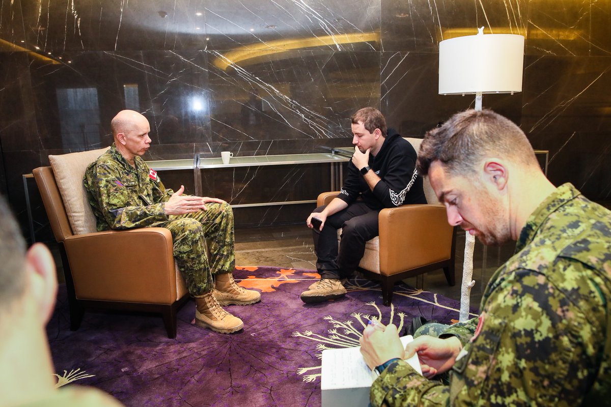IAPonomarenko's tweet image. Eight in the morning, Hilton Kyiv...
The highest time to have a talk with LTG Wayne Eyre, the Commander of the @CanadianArmy visiting #Ukraine these days.
An exclusive interview later today on @KyivPost!
@CanEmbUkraine @UKRinCAN