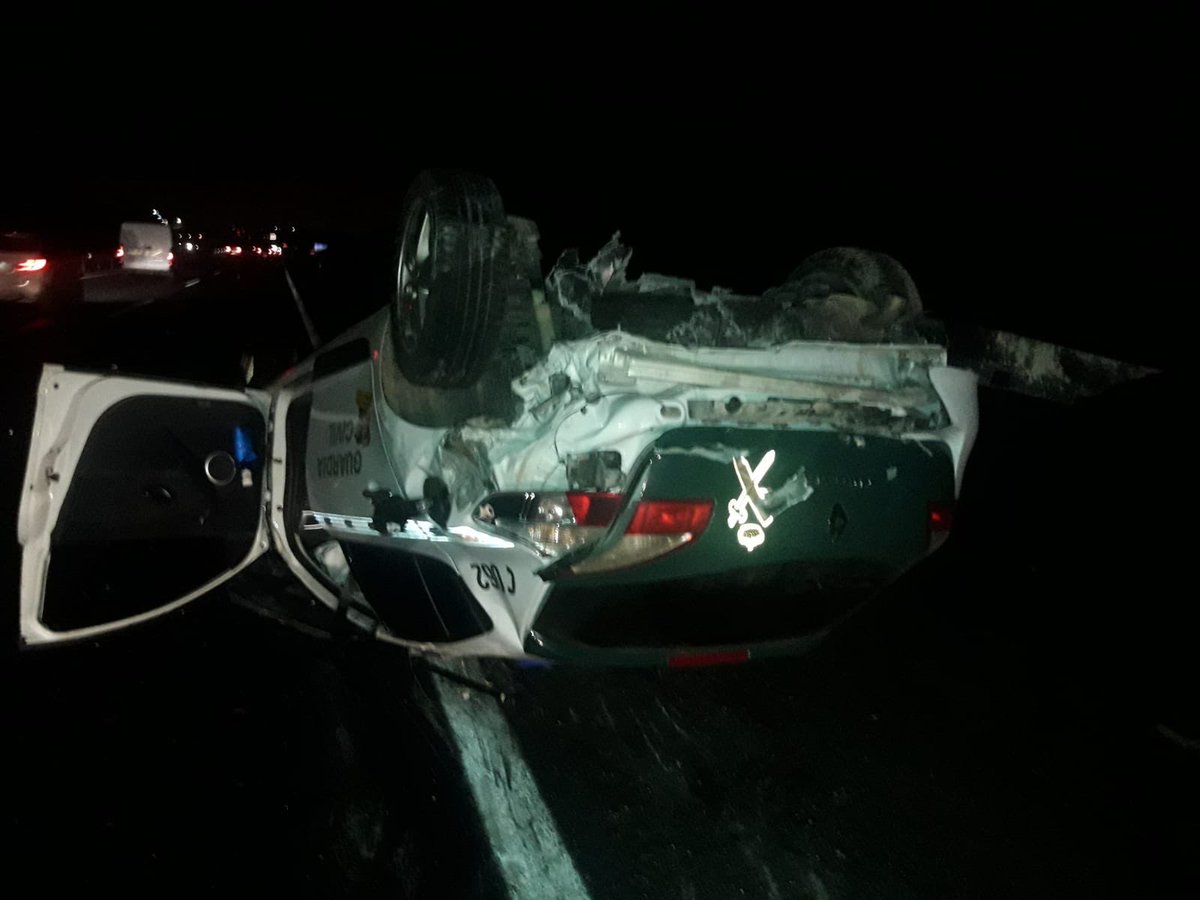AUGC_Comunica's tweet photo. 🔴 Desde AUGC deseamos una muy pronta recuperación a los compañeros que han resultado heridos este viernes tras sufrir un accidente de tráfico con su coche patrulla en el transcurso de un seguimiento a un vehículo en la A-42 a su paso por el término municipal de Illescas (Toledo) https://t.co/qXGuX8LCyS