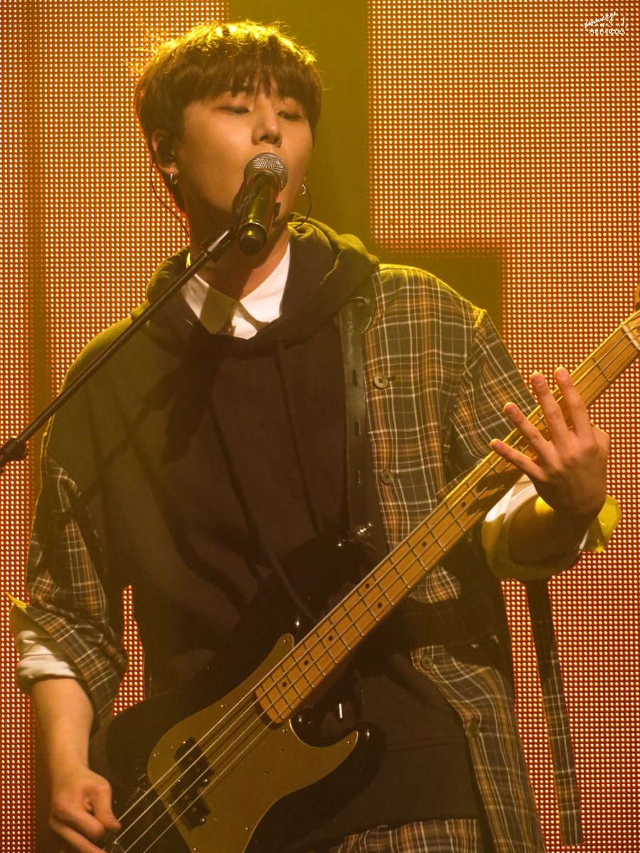 ofMemories_'s tweet photo. <200116>

No thoughts, head empty
#YoungK #영케이 #영현 #Younghyun #kangyounghyun #강영현 #DAY6inAmsterdam #day6 #데이식스 https://t.co/YTNWZRyiOn